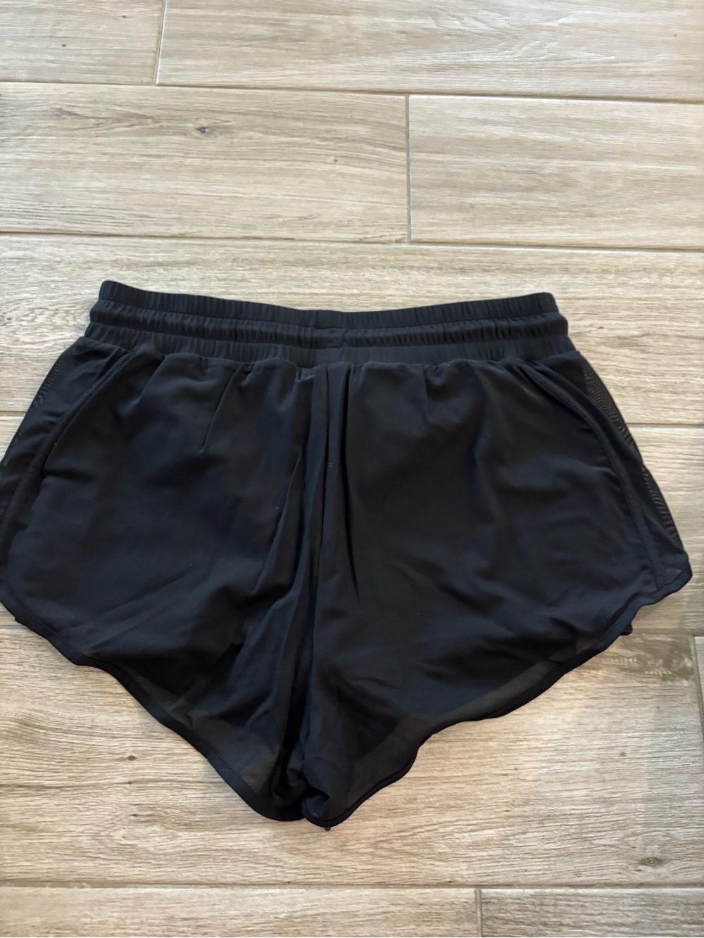 alo yoga shorts - Picture 4 of 4